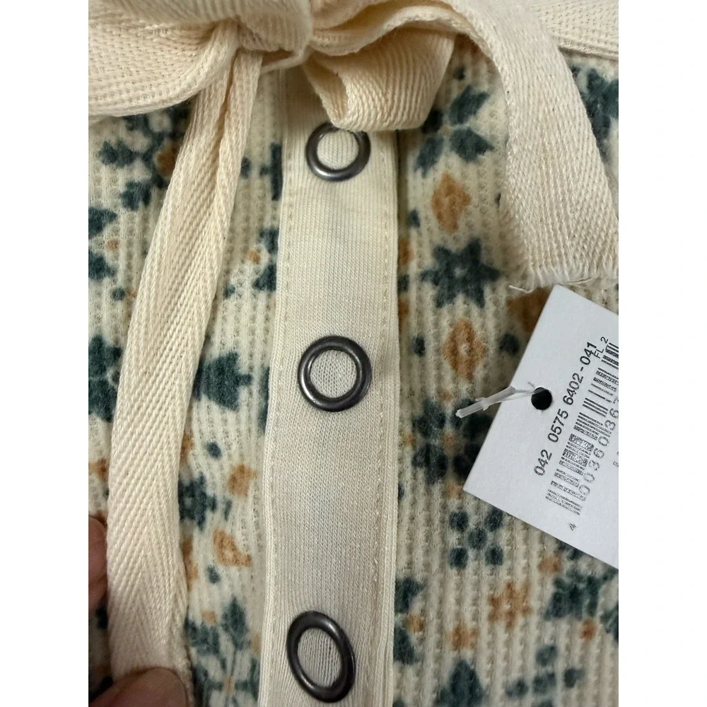 American Eagle Women's Size Small One Piece Thermal‎ Snowflake Ivory Pajamas NWT